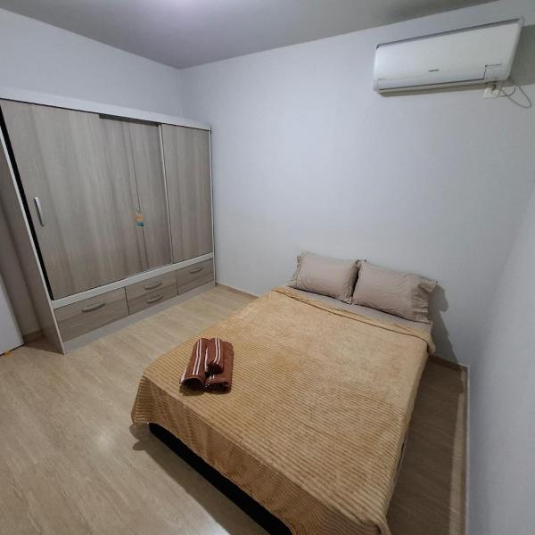 Apartamento com sacada, estacionamento e piscina - Foto 2
