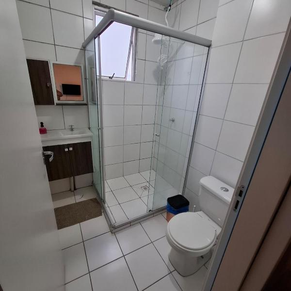 Apartamento com sacada, estacionamento e piscina - Foto 3