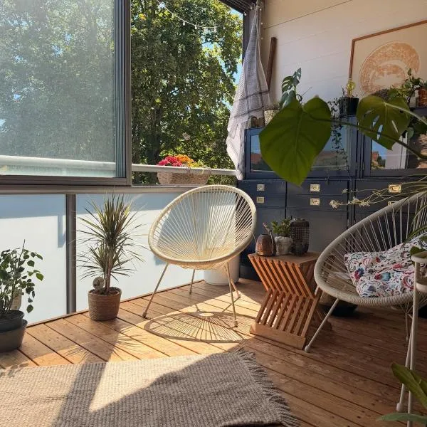 Copenhagen Apartment with Balcony, Metro and Parking, отель в Копенгагене