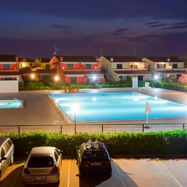 HOTEL AQUA MARINA FAMILY VILLAGE RESORT 4 S - Daily Rooms Tidying - CocktailsBar- Pet Friendly - with Hypermarket - Delivery Restaurant-Pizzeria - Room Breakfast with supplement - Ultra Fast Wi-Fi - Play Area for children - Olympic Swimming Pool - Parking, hotel v Caorle