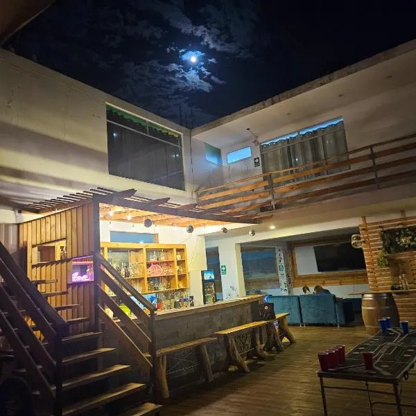 Shambala Hostel, готель у місті Уакачіна
