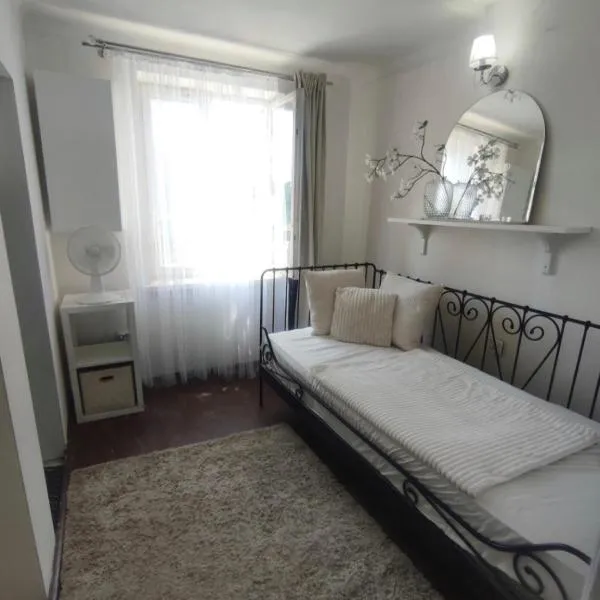 Pokój w domu jednorodzinnym Piastów, hotel a Piastów