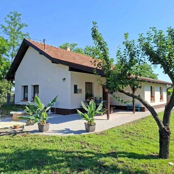 Naprózsa Tanya, hotel in Bugac Felső Vasútállomás