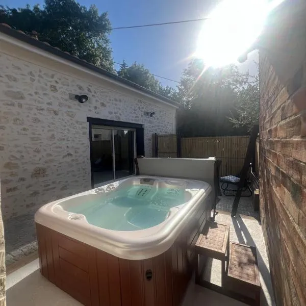 La Petite Forge, air conditioning, Jacuzzi & Médoc vineyards, Hotel in Listrac-Médoc