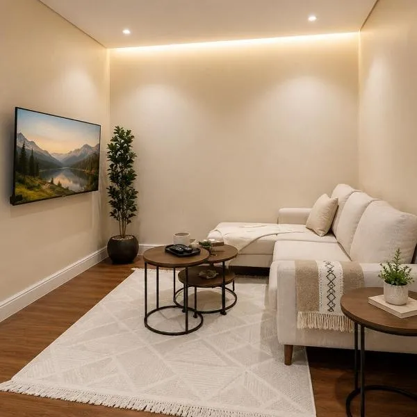 Elegant Apartment with Kitchen & Living Room, hotel a Jiddah