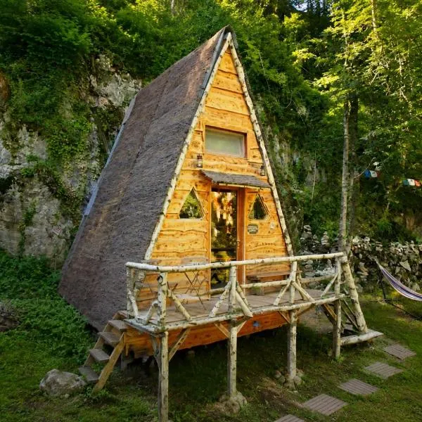 D'Tente Sky lodge Chalet en Ariège insolite avec vue montagne, calme, nature et ciel étoilé, מלון בMassat