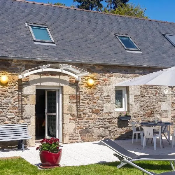 Maison charmante à Botsorhel avec jardin clos, hotel din Botsorhel