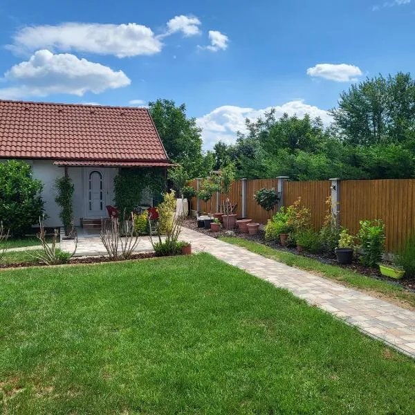 Ria Apartman, hotel in Balatonkeresztúr