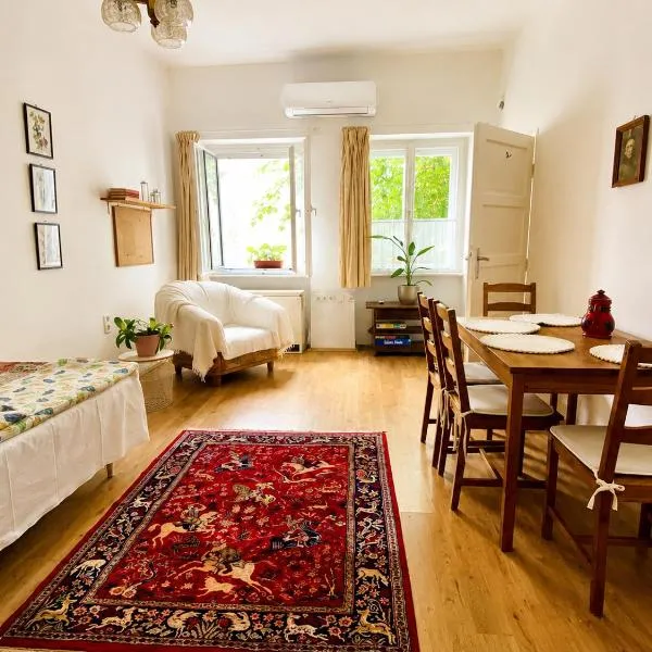 Tomaji Szederfás Apartman - két lépésre a központtól - ingyenes parkolás!, Hotel in Badacsonytomaj