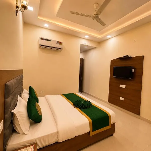 Hotel Woodlark Heights Zirakpur Chandigarh !! Family Hotel ! Easy Airport Access ! Budget Friendly
