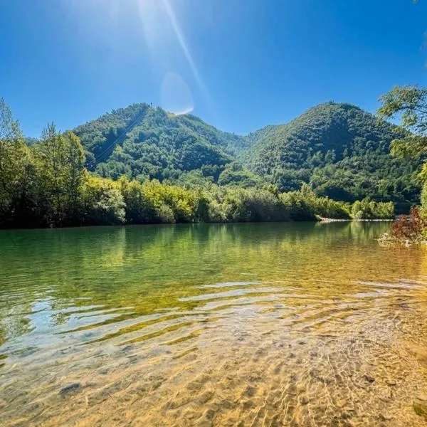 Casa Toscana with Private River 15 min from Lucca, hotel a Borgo a Mozzano
