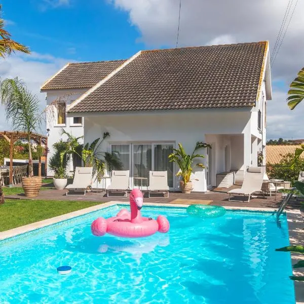 Retreat Villa, Hot tub, BBQ, max 38 ppl, hotel sa Lisbon