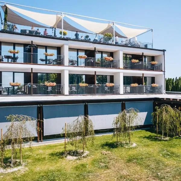 Port étterem&panzió, hotel in Balatonmáriafürdő