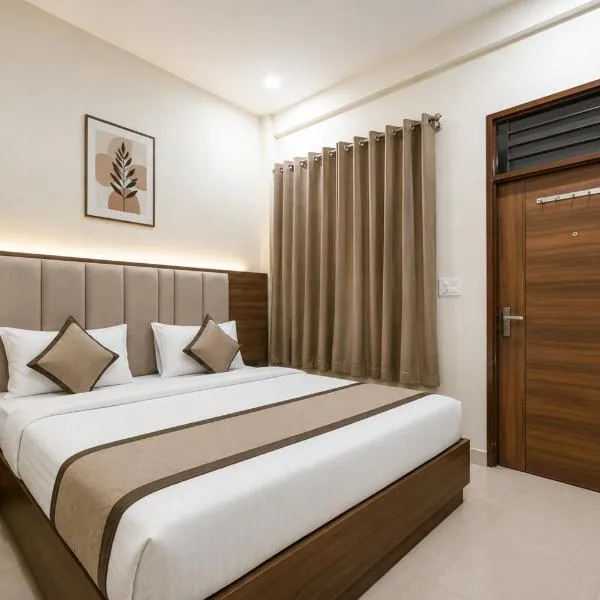 Hotel Galaxia Inn Near PEC College, hotell i Chandīgarh