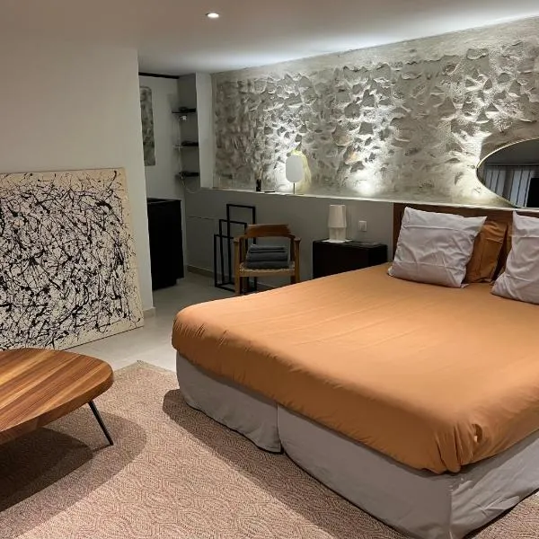 Suite ROMANTIQUE HAUT DE GAMME POUR ADULTE, hotel en La Brillanne