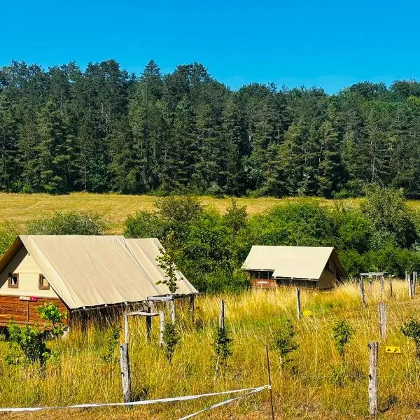 Ecodomaine Chemins de Traverse، فندق في Auberive