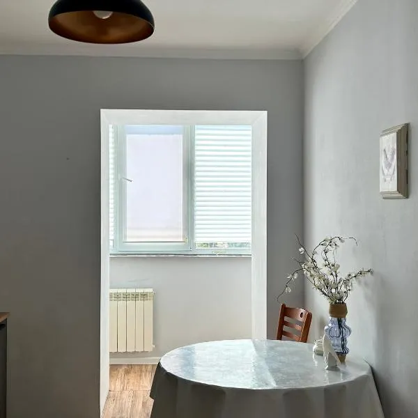 Minimalist 2-room Apartment, hotel ad Aqtöbe