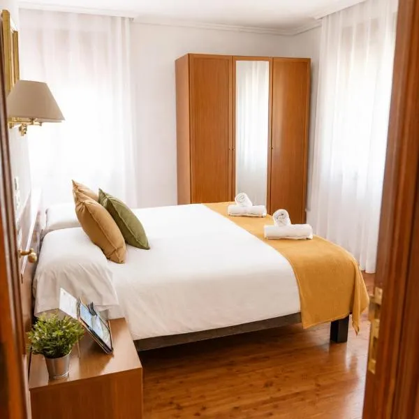 Uxarte -Alojamiento, restaurante y piscinas, hotel em Arrasate