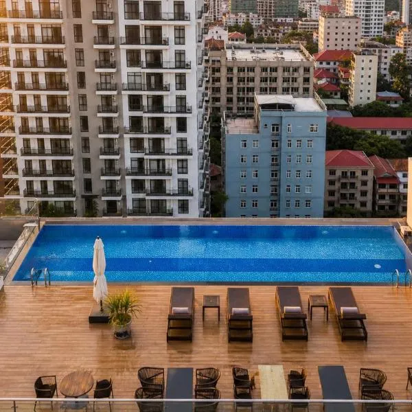 OCEAN HOTEL، فندق في بنوم بنه