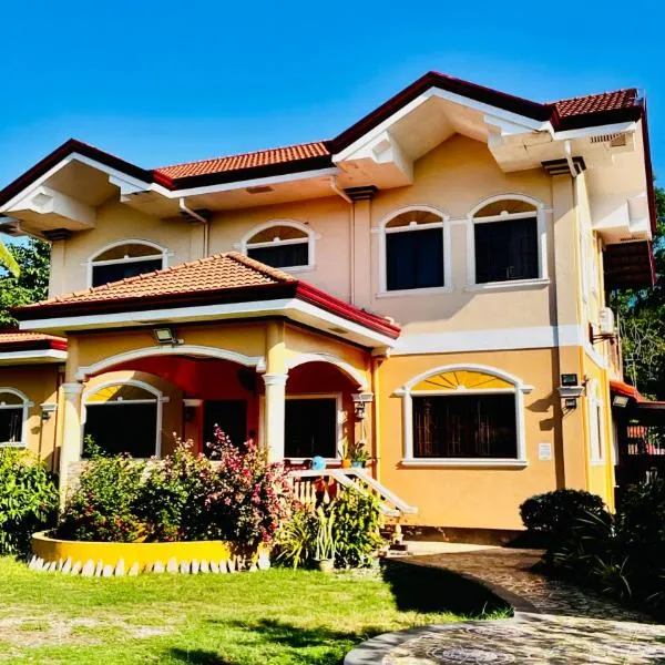Chateau La Princesa with cozy garden & bar, hótel í Puerto Princesa