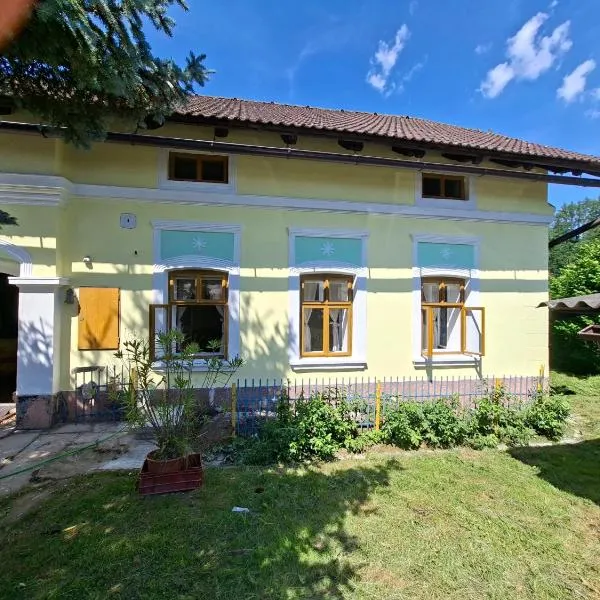 Ubytování na statku, hotel u gradu 'Machov'