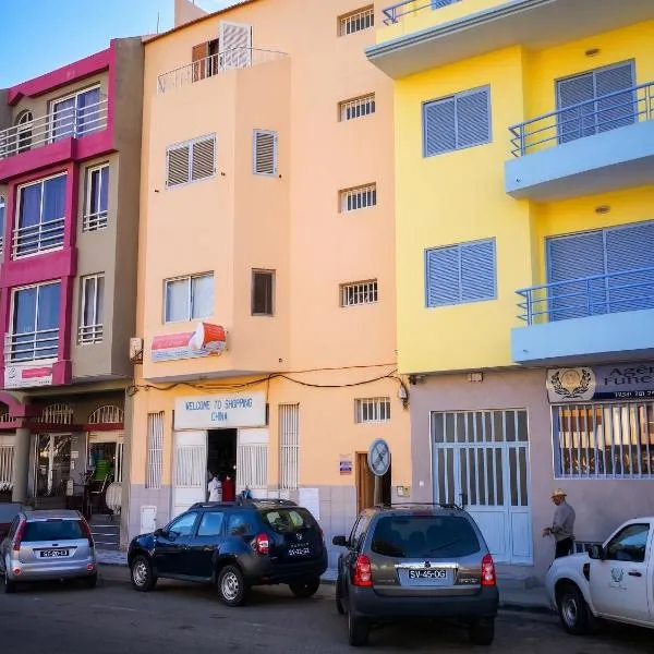 Spacious apartment in Mindelo, mountain view, 164 m², viešbutis mieste Mindelas