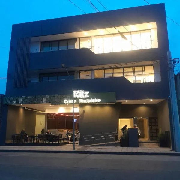 Edificio Casino Ritz, Hotel in Monteros