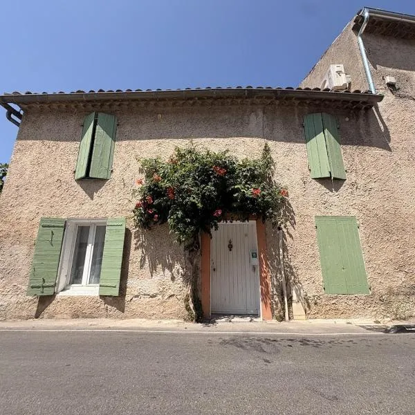 Provençal house, Parking, AC, 8 people, hotel in Sérignan-du-Comtat