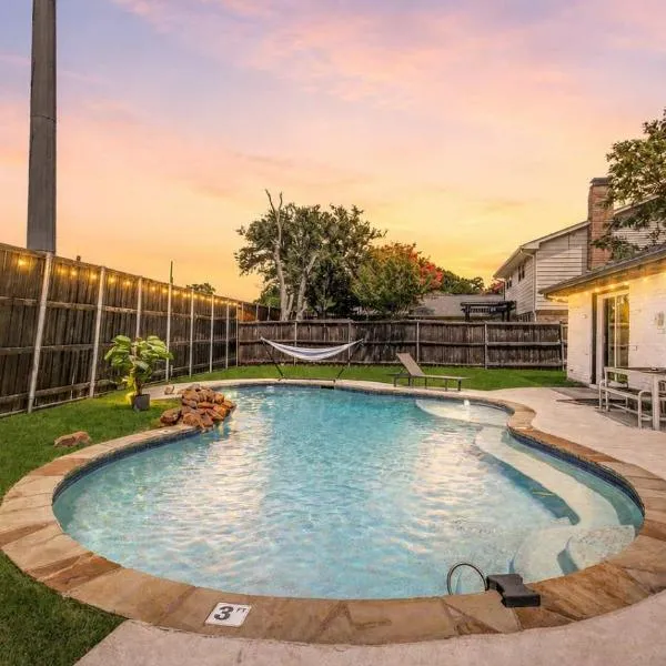 Perfect Getaway Home w Pool Jacuzzi Cinema Room، فندق في ريتشاردسون