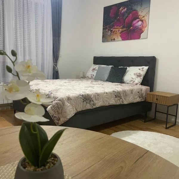 Orhideja 075: Tuzla şehrinde bir otel