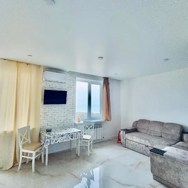 Sea Breeze Apartment in Pivdenne Odesa Region، فندق في يوجني