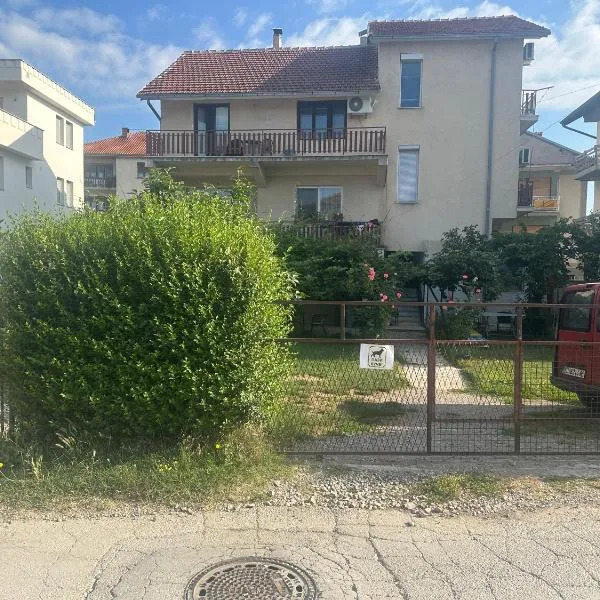 Apartman Struga in Quit place free parking,2 terases, ξενοδοχείο σε Struga