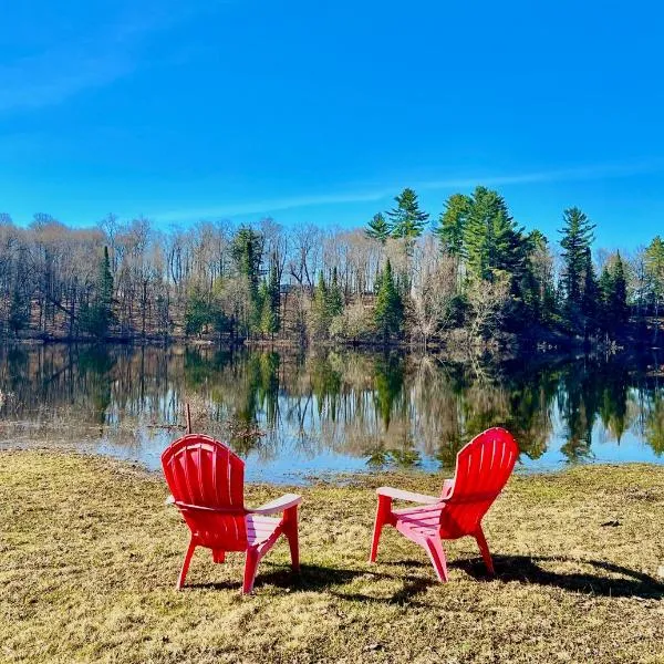 Quiet Bay Lakeside Escape, hotel em Magnetawan