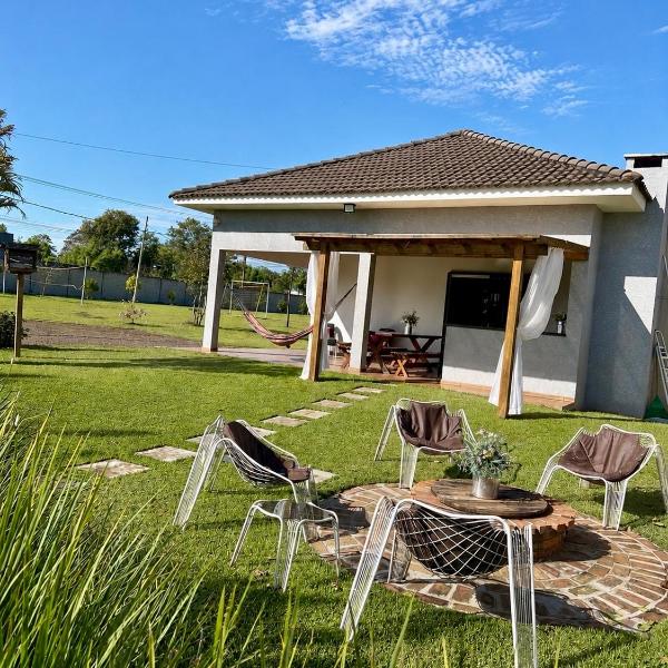 Casa com Piscina e Campo de Futebol