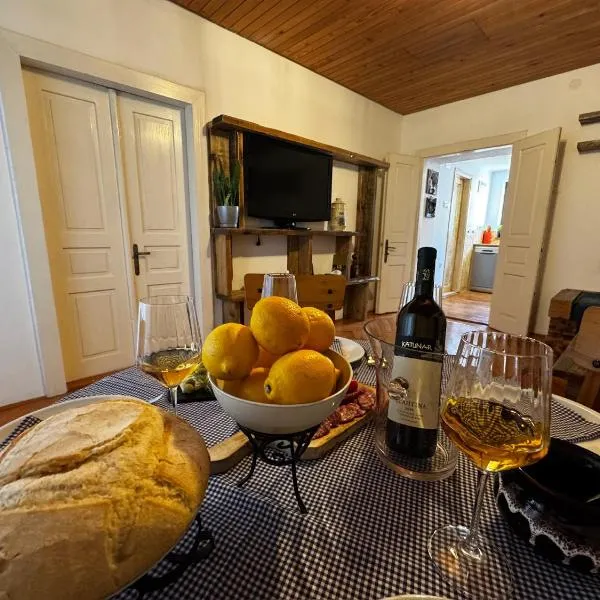 Apartment Gradina View - Top Floor, hotel em Ledenice