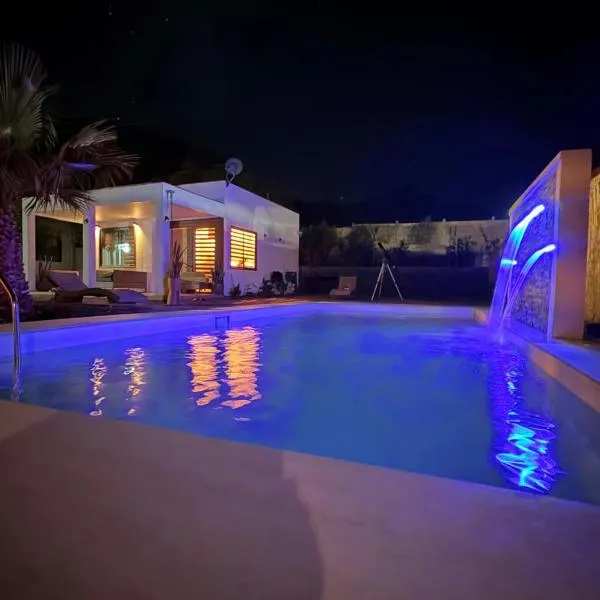Cabañas Torres del Sol, hotel in Vicuña