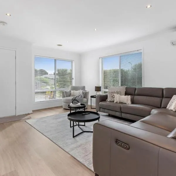 Haven in Grove quiet area, comfort, close to beach and shops، فندق في أوشن غروف