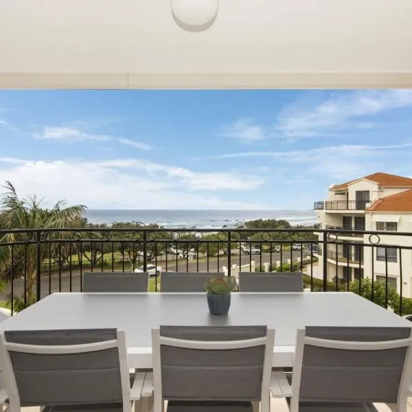 Breakers Unit 2 12- Ocean Views - Stone Real Estate Yamba, hotel in Yamba