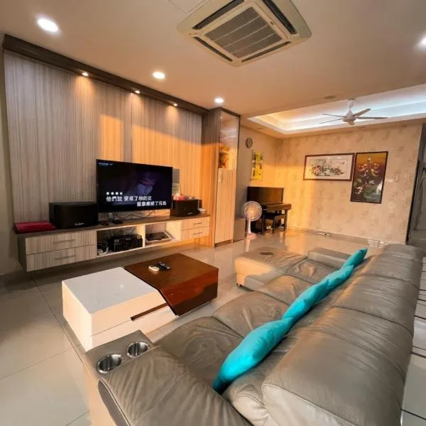 Sekinchan Spacious 2 and Half Storey Homestay 100m Walk to KFC 7 Eleven 24hr Clinic KTV BBQ 适耕庄宽敞2层半民宿 100米到KFC 7 Eleven KTV BBQ – hotel w mieście Sekinchan