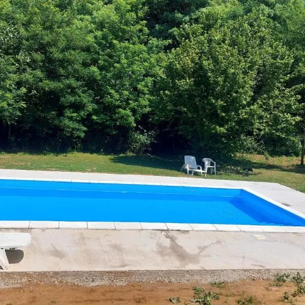 Farmica, Bed&Breakfast, Bazen izdvojen nekoliko minuta hoda, готель у місті Ðurđevac