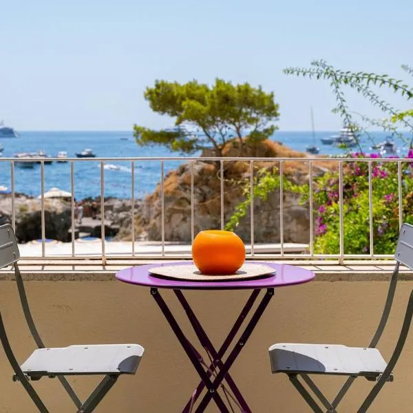 Dolce Vita Beach House stunning views by the sea, hótel í Capri