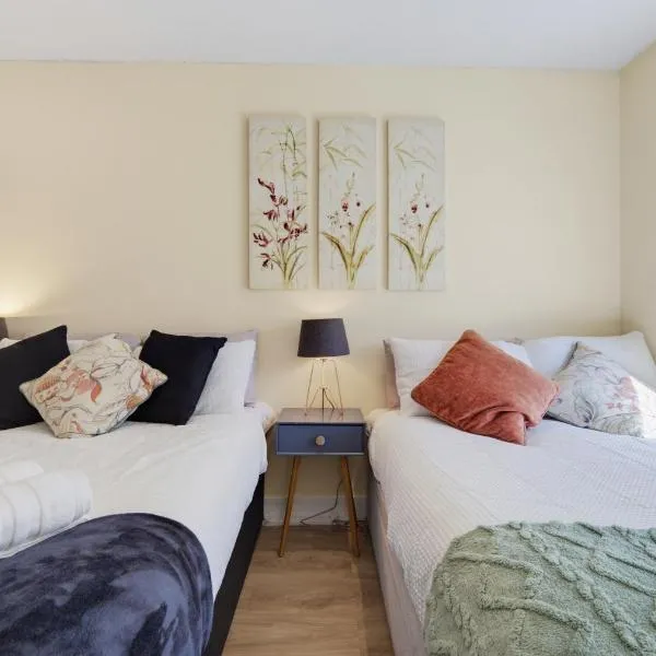 Spacious 2BR Flat with Wi-Fi, Smart Check-In, Garden & Free Street Parking Near Stadium & Centre, hotel u Cardiffu