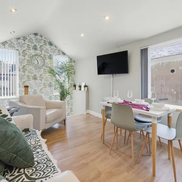 Spacious 2BR Flat with Garden & Free Street Parking Near Stadium & Centre, hotel en Cardiff