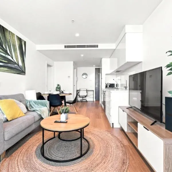 Modern Southbank Oasis 2BR with Resort Amenities and Stunning Balcony Views, hotel din Melbourne