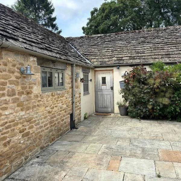 Cotswolds Grade II Listed Barn & underfloor heating: Little Rissington şehrinde bir otel