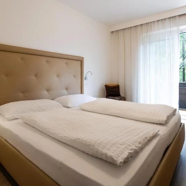 Pension Martha, hotel u Postalu