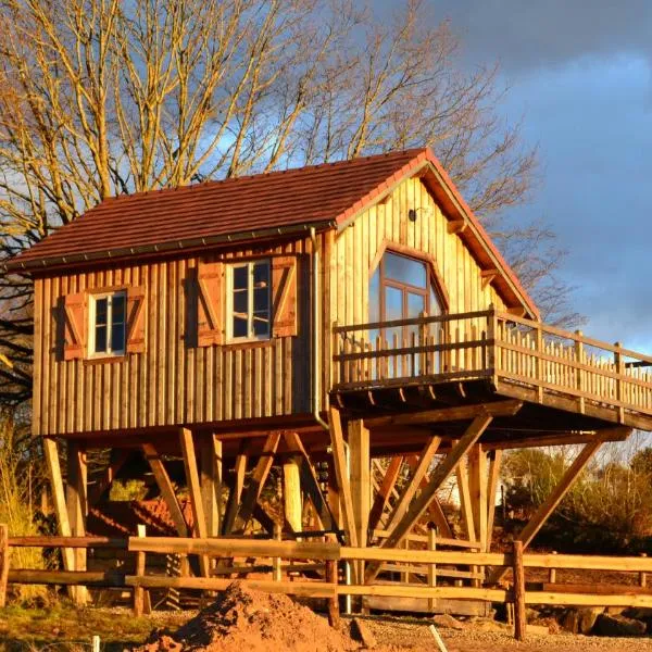 Les cabanes des Fontaines, hotel en Saint-Émiland