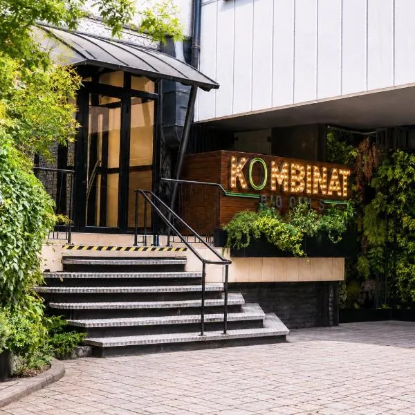 Kombinat Rooms City Center، فندق في نوفي ساد