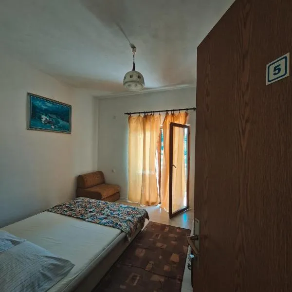 Camping 999 Jablaničko jezero, hotel Železnička Stanica Ostrožac városában