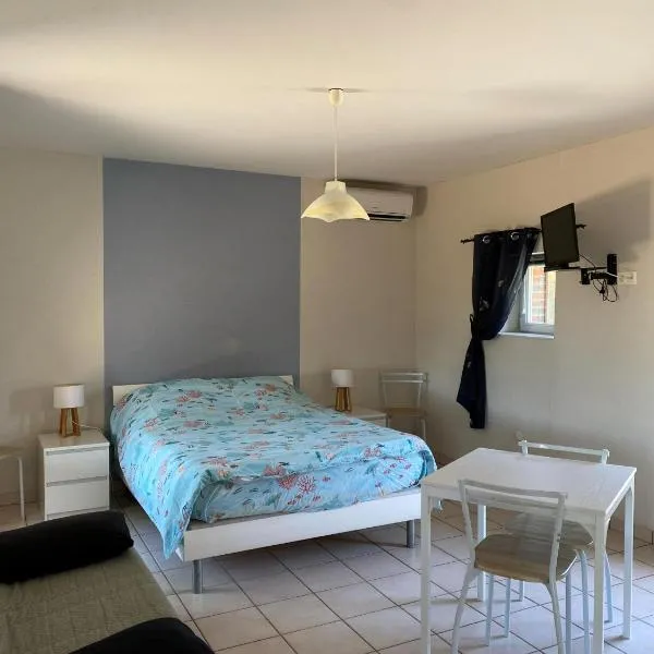 Meublé BLEU – hotel w mieście Réaumur